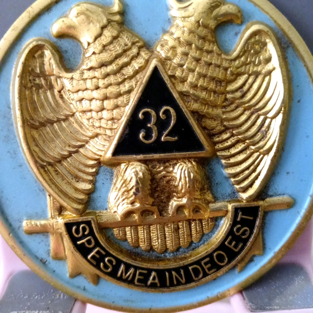 Masonic car emblem